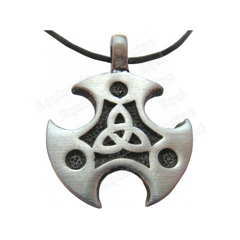 Celtic pendant – Triquetta shield