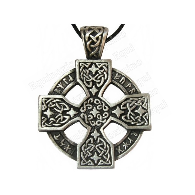 Celtic pendant – Runic wheel